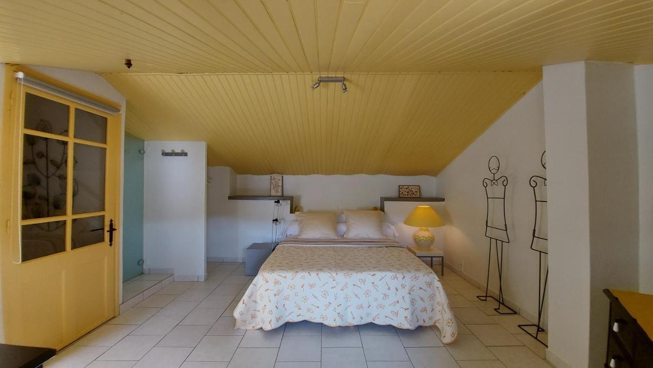 Le Mas Des Sorcieres - Maison D'Hotes Valréas Dış mekan fotoğraf